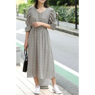 ヴィス(ViS)の【美人百花11月号掲載】袖ボリューム花柄シャーリングワンピース(ロングワンピース/マキシワンピース)