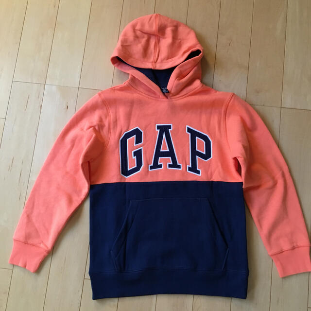 GAP Kids(ギャップキッズ)の150 GAP キッズパーカー キッズ/ベビー/マタニティのキッズ服男の子用(90cm~)(ジャケット/上着)の商品写真