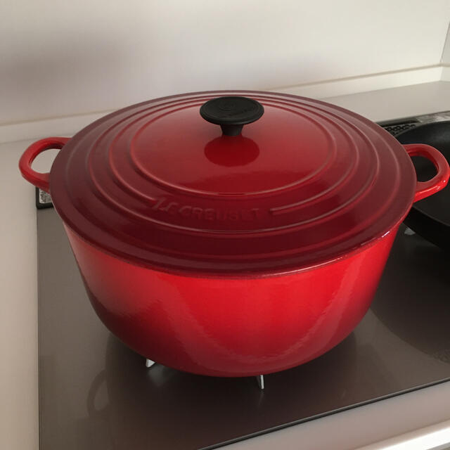 LE CREUSET(ルクルーゼ)のル・クルーゼ　ココットロンド　30cm インテリア/住まい/日用品のキッチン/食器(鍋/フライパン)の商品写真