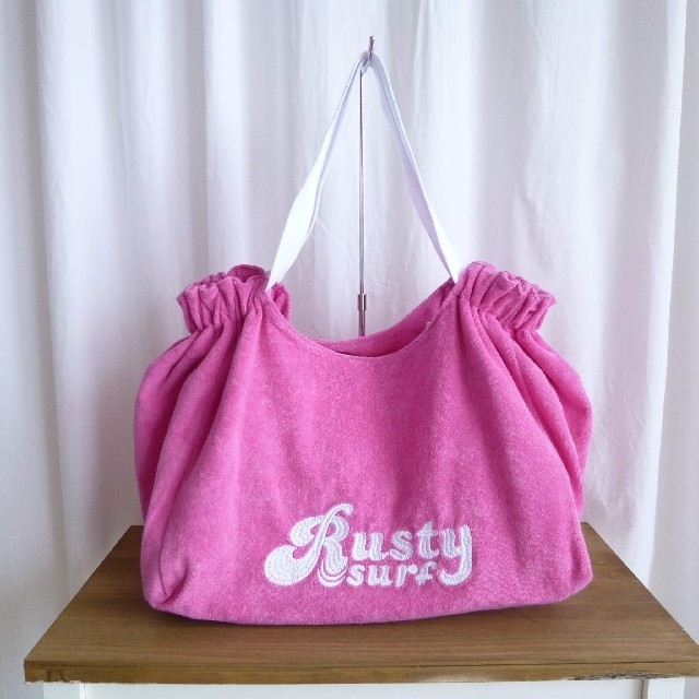 RUSTY(ラスティ)のRUSTY☆新品・タグ付き☆バッグ☆ピンク/パイル素材☆48-24 レディースのバッグ(トートバッグ)の商品写真