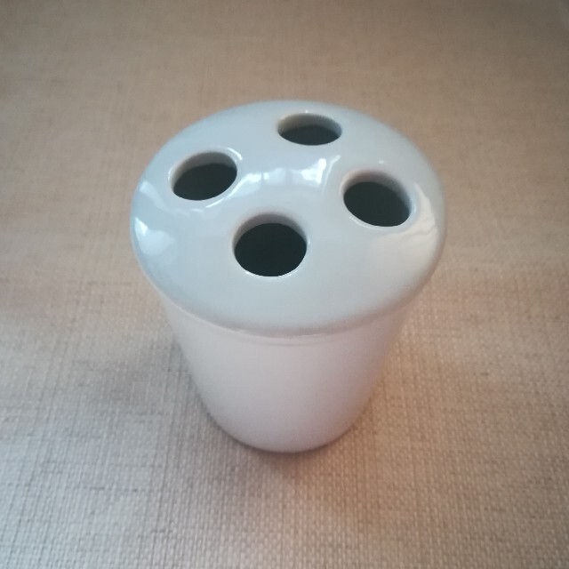 陶器 歯ブラシたて 歯ブラシスタンド 白 ホワイトの通販 By Natsunatsu S Shop ラクマ 陶器 歯ブラシたて 歯ブラシスタンド 白 ホワイトの通販 By Natsunatsu S Shop ラクマ