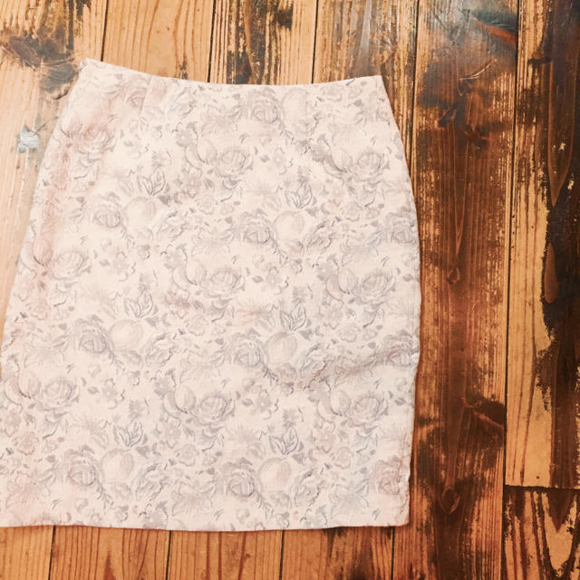 NATURAL BEAUTY BASIC(ナチュラルビューティーベーシック)の薔薇と果物のジャガードスカート レディースのスカート(ミニスカート)の商品写真