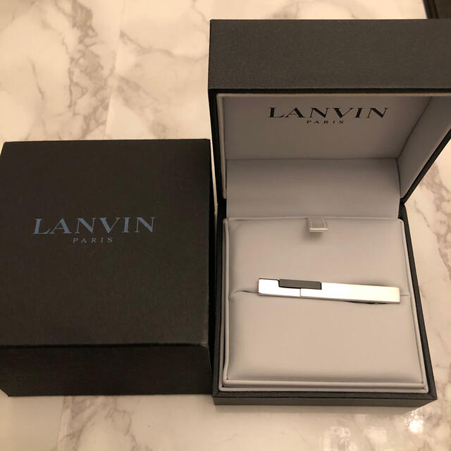 LANVIN(ランバン)のランバン新品未使用箱付きネクタイピンオニキスLANVIN メンズのファッション小物(ネクタイピン)の商品写真