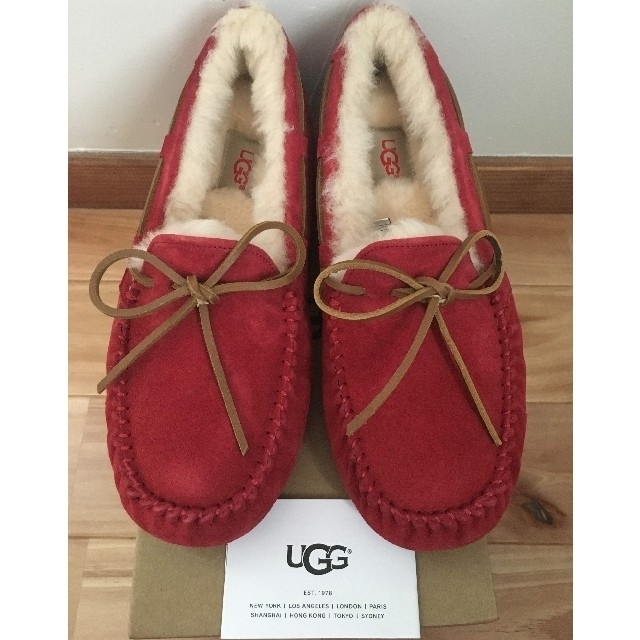 UGG(アグ)の専用！！【新品】UGG モカシン ダコタ（ジェスターレッド:24〜24.5㎝） レディースの靴/シューズ(スリッポン/モカシン)の商品写真