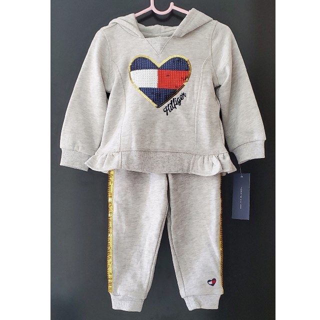 TOMMY HILFIGER(トミーヒルフィガー)の専用！〘 新品・未使用 〙TOMMY HILFIGER スパンコールセトア 2T キッズ/ベビー/マタニティのキッズ服女の子用(90cm~)(その他)の商品写真