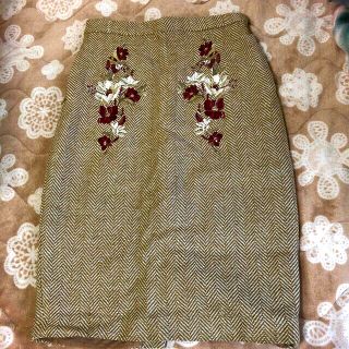 リリーブラウン(Lily Brown)のリリーブラウン　花柄刺繍スカート(ひざ丈スカート)