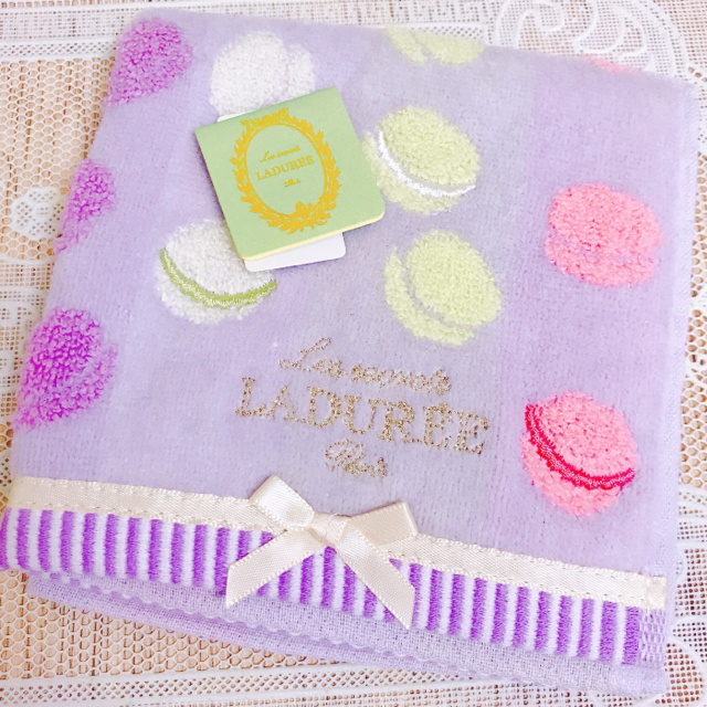 LADUREE(ラデュレ)の新品未使用 ハンカチタオル Laduree レディースのファッション小物(ハンカチ)の商品写真