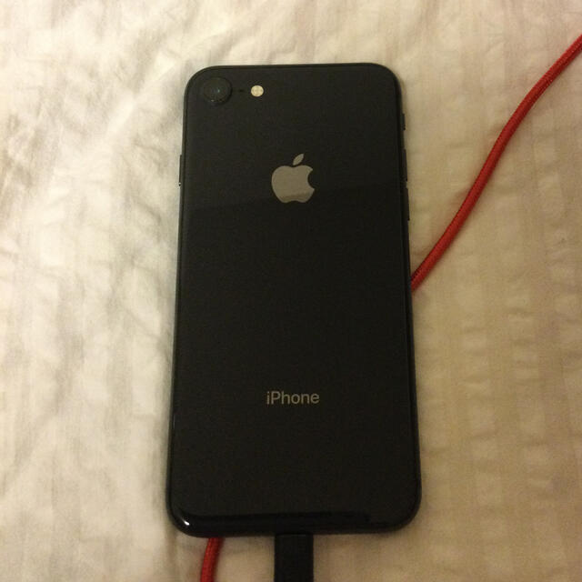 iPhone 8 黒　64GB simロック解除済
