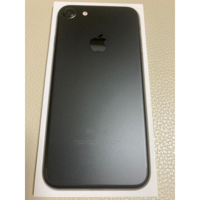 iPhone(アイフォーン)のiPhone7 128GB  SIMフリー ブラック　新品交換品　本体と充電器 スマホ/家電/カメラのスマートフォン/携帯電話(スマートフォン本体)の商品写真