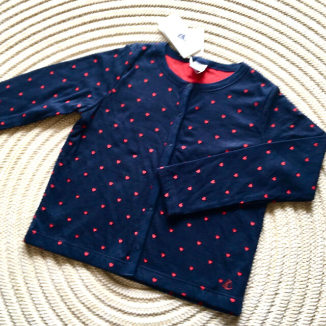 PETIT BATEAU(プチバトー)の⭐︎新品　未使用⭐︎ プチバトー  カーディガン　ハート キッズ/ベビー/マタニティのキッズ服女の子用(90cm~)(カーディガン)の商品写真