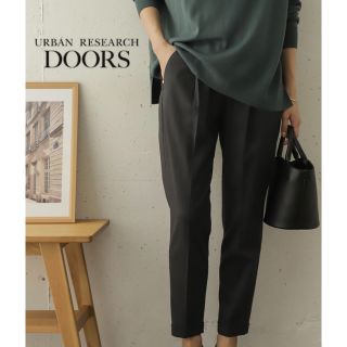 アーバンリサーチドアーズ(URBAN RESEARCH DOORS)の新品タグ付 ★ DOORSツイルストレッチテーパードイージーパンツ(カジュアルパンツ)