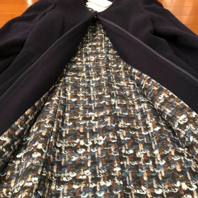 M'S GRACY(エムズグレイシー)のnao46様専用新品未使用カタログ掲載お色違いネイビーロングコート　 レディースのジャケット/アウター(ロングコート)の商品写真