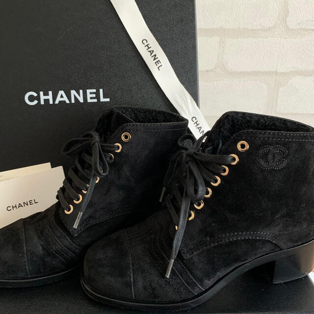 CHANEL(シャネル)の☆美品☆CHANELレースアップムートンブーツ22センチ レディースの靴/シューズ(ブーツ)の商品写真