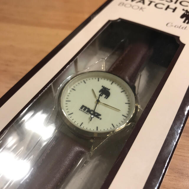 宝島社(タカラジマシャ)のｍｏｚ　ＣＬＡＳＳＩＣ　ＷＡＴＣＨ　ＢＯＯＫ　Ｇｏｌｄ　ｖｅｒ． 時計　モズ エンタメ/ホビーの本(ファッション/美容)の商品写真