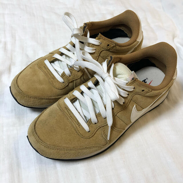 Nike Nike スニーカー ベージュの通販 By Pon S Shop ナイキならラクマ