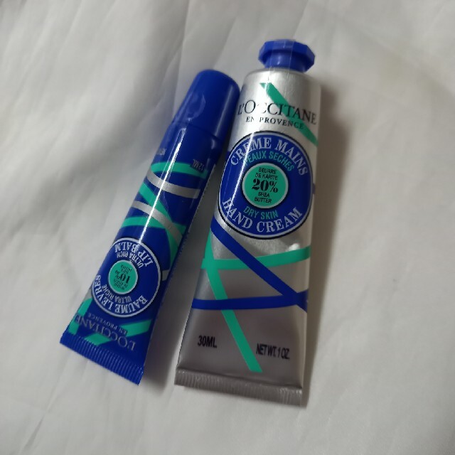 L'OCCITANE(ロクシタン)の＃L’OCCITANE　SHバグ&キス【販売価格￥3,300】 コスメ/美容のベースメイク/化粧品(リップグロス)の商品写真