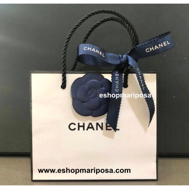 CHANEL(シャネル)のCHANEL◆シャネルリボン🎀 +カメリアシール セット ネイビーシルバーロゴ インテリア/住まい/日用品のオフィス用品(ラッピング/包装)の商品写真