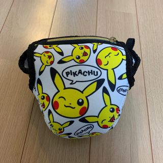 ポケモン(ポケモン)のピカチュウ  カメラケース 美品(ケース/バッグ)