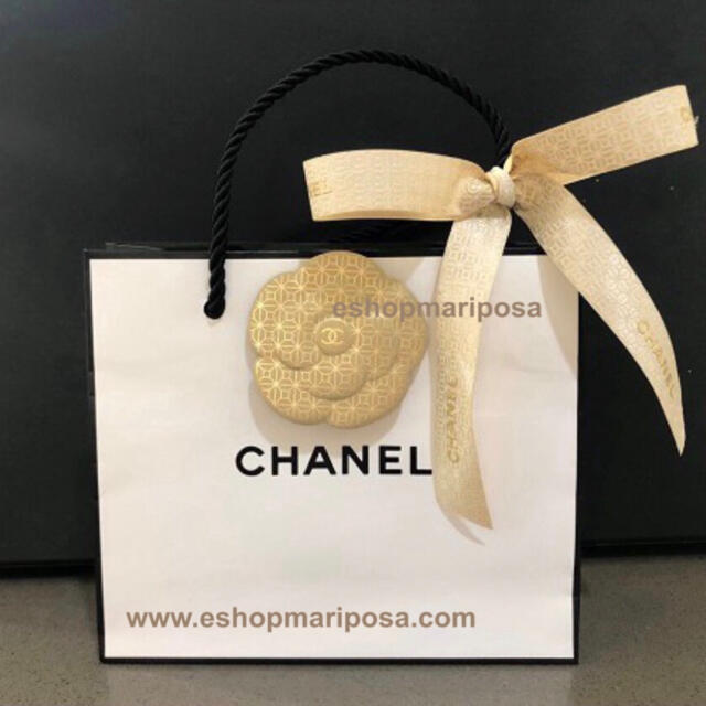 CHANEL(シャネル)のシャネルリボン🎀 1m +カメリアシール付き 高品質ゴールド格子柄 ラッピング インテリア/住まい/日用品のオフィス用品(ラッピング/包装)の商品写真