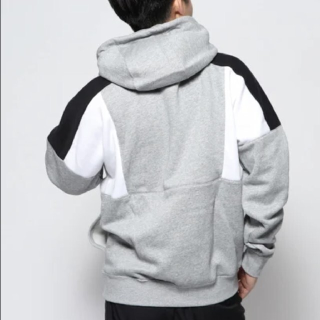 【値下げ】新品★NIKE プルオーバーフーディ(XL)