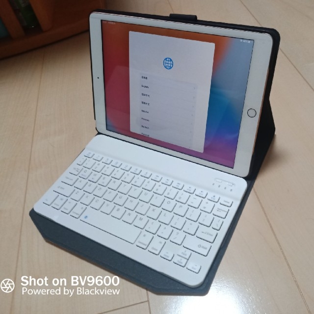 Ipad 第8世代Wi-fiモデル32GB　&　キーボード付きケース