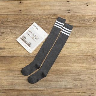 【新品未使用】ニーハイ ソックス 3本ライン ダークグレー(ソックス)