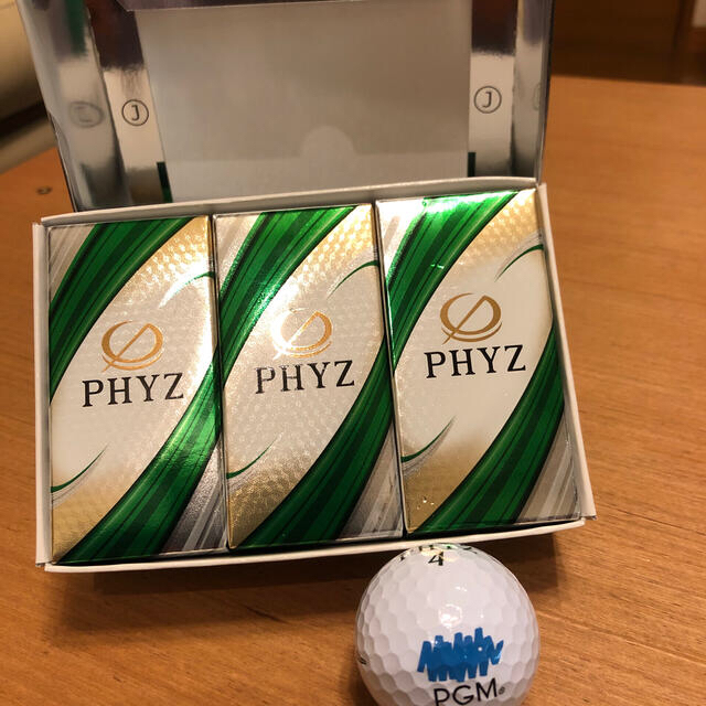 BRIDGESTONE(ブリヂストン)のブリヂストンゴルフボール　PHYS 12個　PGM刻印入りです。 チケットのスポーツ(ゴルフ)の商品写真