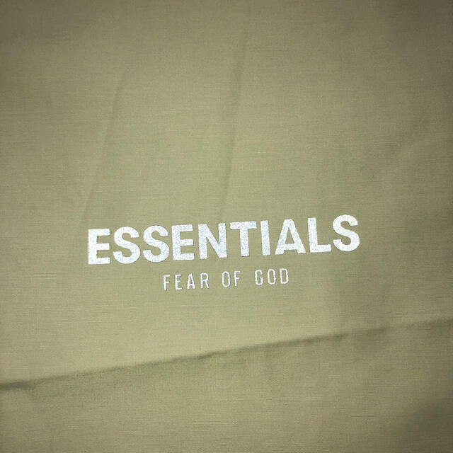 FEAR OF GOD(フィアオブゴッド)のFOG ESSENTIALS TRACK PANTS SAGE メンズのパンツ(ワークパンツ/カーゴパンツ)の商品写真