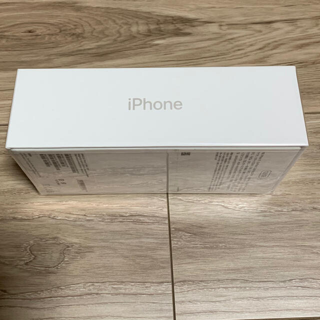 iPhone(アイフォーン)のiPhone11 White 128GB 未開封 SIMロック解除済 スマホ/家電/カメラのスマートフォン/携帯電話(スマートフォン本体)の商品写真