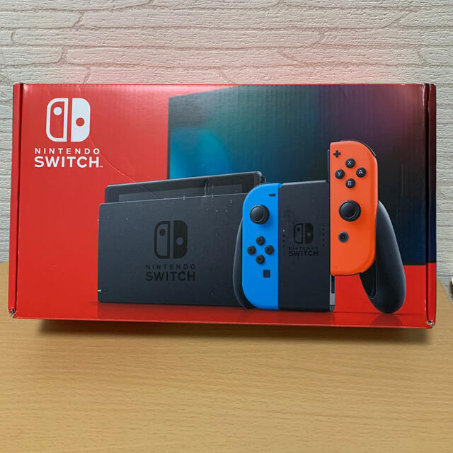 美品　新型　任天堂Switch 本体　ブルー/レッド