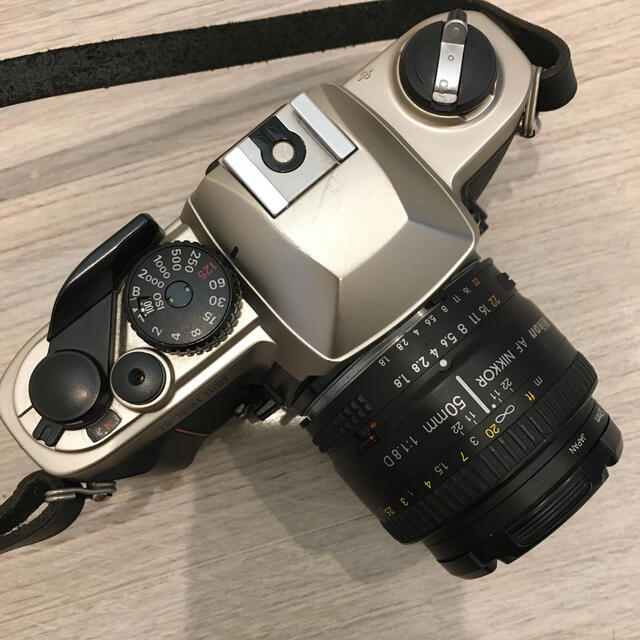 Nikon(ニコン)の【Nikon】フィルムカメラFM10 ＋単焦点レンズ50mmセット スマホ/家電/カメラのカメラ(フィルムカメラ)の商品写真