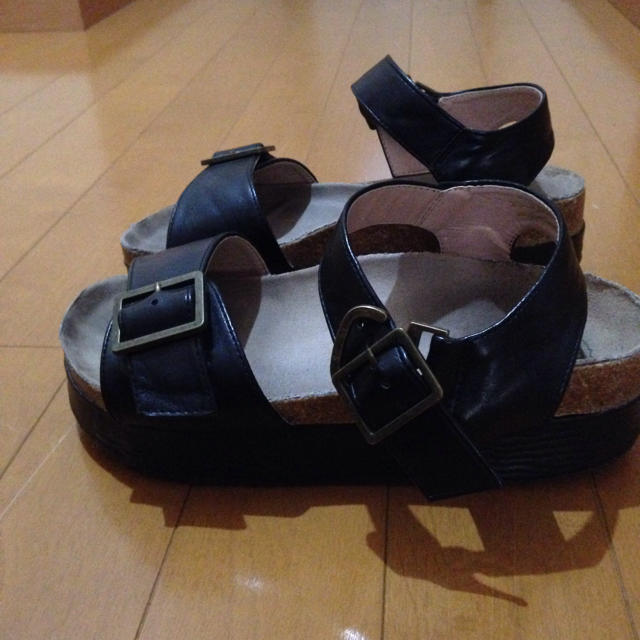 E hyphen world gallery(イーハイフンワールドギャラリー)のイーハイフン 厚底サンダル レディースの靴/シューズ(サンダル)の商品写真