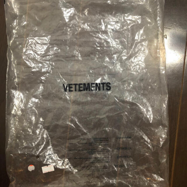 saintvêtement (saintv・tement)(サンベットモン)のvetements クリスタルロゴ　tシャツ  Sサイズ メンズのトップス(Tシャツ/カットソー(半袖/袖なし))の商品写真