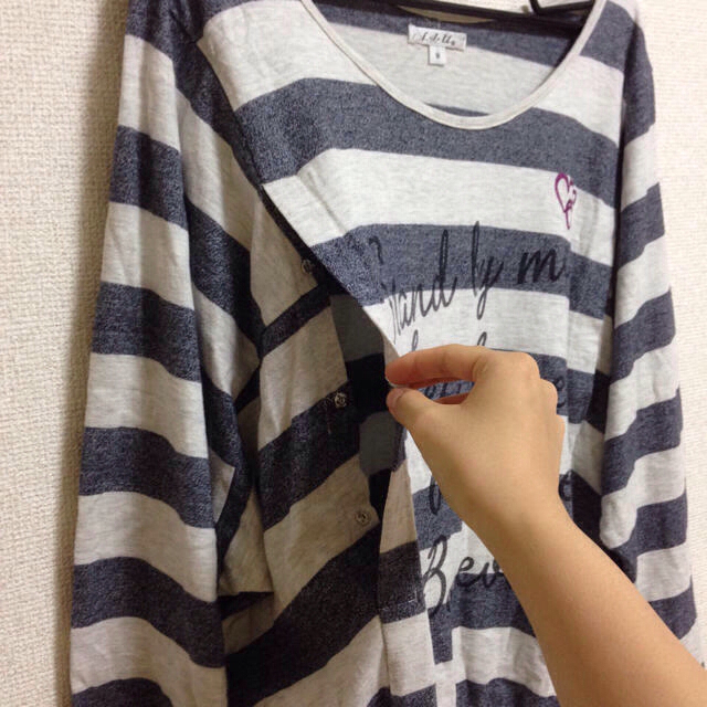 授乳口つきボーダーTシャツ☆Mサイズ キッズ/ベビー/マタニティのマタニティ(マタニティウェア)の商品写真