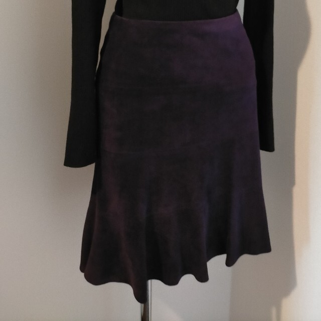 INED(イネド)のイネド ベロア素材 スカート 美品 レディースのスカート(ひざ丈スカート)の商品写真
