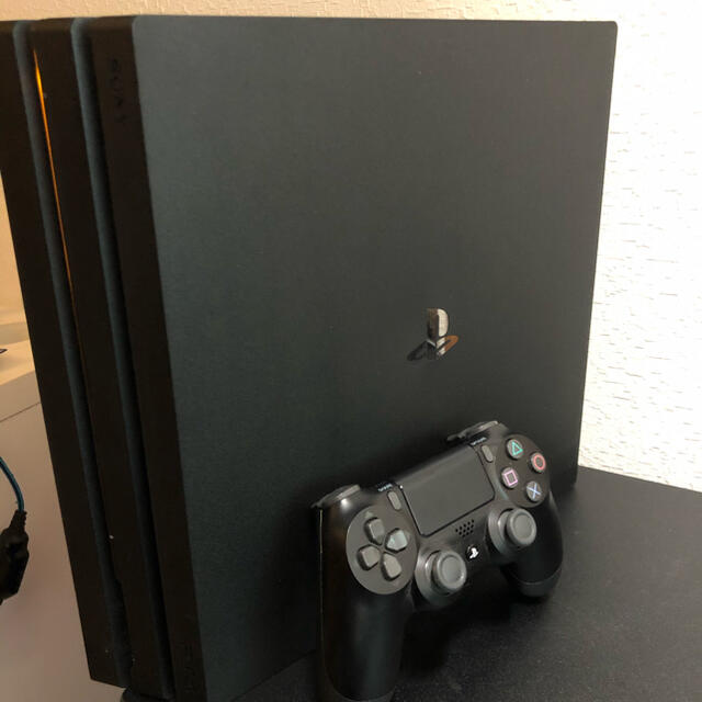 【ラクマ最安値】ソフト5本付PlayStation4 Pro 本体