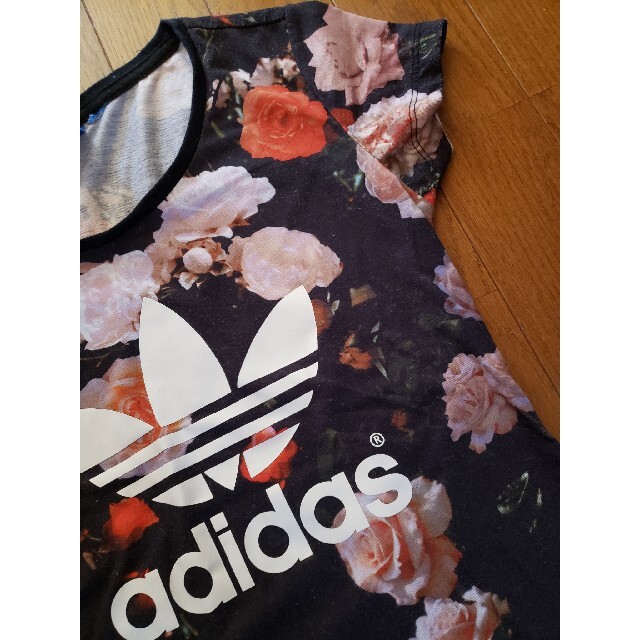 adidas(アディダス)のadidas バラ🌹T レディースのトップス(Tシャツ(半袖/袖なし))の商品写真