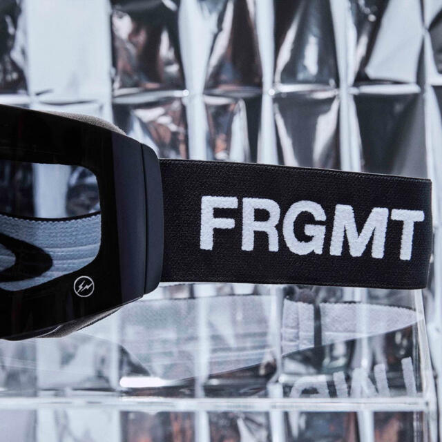 Oakley(オークリー)のOAKLEY × FRAGMENT DESIGN FALL Line メンズのファッション小物(サングラス/メガネ)の商品写真