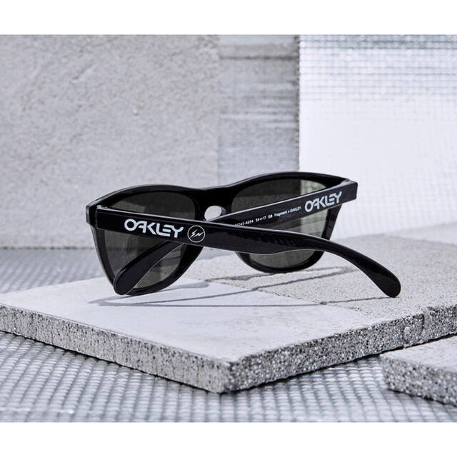 FRAGMENT(フラグメント)のOAKLEY FROGSKINS XS Fragment 新品未使用 メンズのファッション小物(サングラス/メガネ)の商品写真