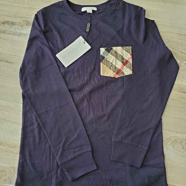 BURBERRY(バーバリー)のバーバリー　ネイビー　新品タグ付き キッズ/ベビー/マタニティのキッズ服男の子用(90cm~)(Tシャツ/カットソー)の商品写真