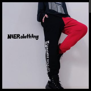 NieR TWO-TONE SWEAT PANTS 黒赤パンツ 男女兼用(カジュアルパンツ)