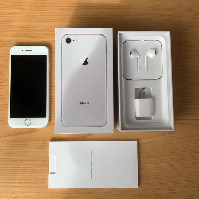 スマートフォン/携帯電話Apple iPhone8 SIMロック解除済　64GB シルバー