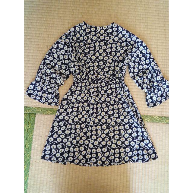 GU(ジーユー)のGU　花柄ワンピース　120 キッズ/ベビー/マタニティのキッズ服女の子用(90cm~)(ワンピース)の商品写真