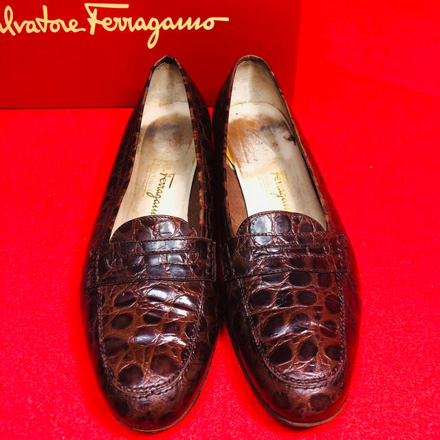 Salvatore Ferragamo(サルヴァトーレフェラガモ)の【Ferragamo】フェラガモ  クロコ【型押】ローファー レディースの靴/シューズ(ローファー/革靴)の商品写真