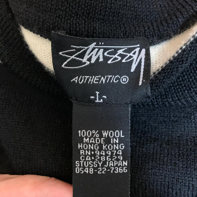 STUSSY(ステューシー)のSTUSSY 薄手のニット　新古品　白黒ボーダー　セーター メンズのトップス(ニット/セーター)の商品写真