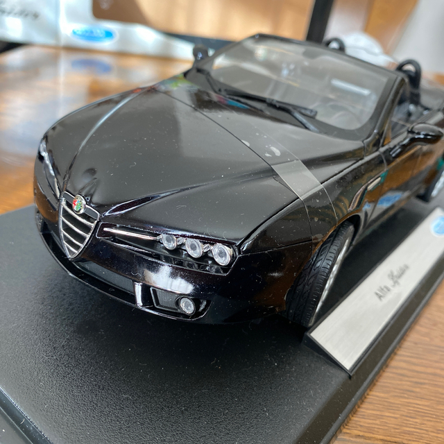 Alfa Romeo(アルファロメオ)のアルファロメオ 18分の1スケール 模型 エンタメ/ホビーのおもちゃ/ぬいぐるみ(模型/プラモデル)の商品写真