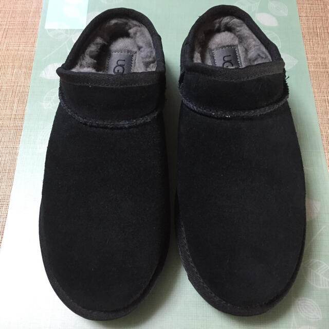 FRAMeWORK(フレームワーク)のFRAMeWORK 【UGG】 CLASSIC SLIPPER  ブラック24 レディースの靴/シューズ(スリッポン/モカシン)の商品写真