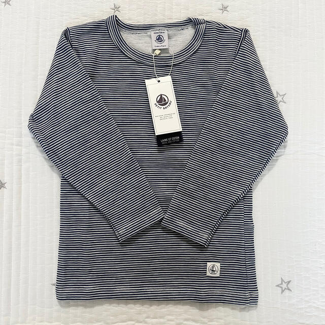 PETIT BATEAU(プチバトー)の✳︎ご専用✳︎ 新品未使用 プチバトー ウール&コットン長袖Tシャツ 6ans キッズ/ベビー/マタニティのキッズ服女の子用(90cm~)(下着)の商品写真