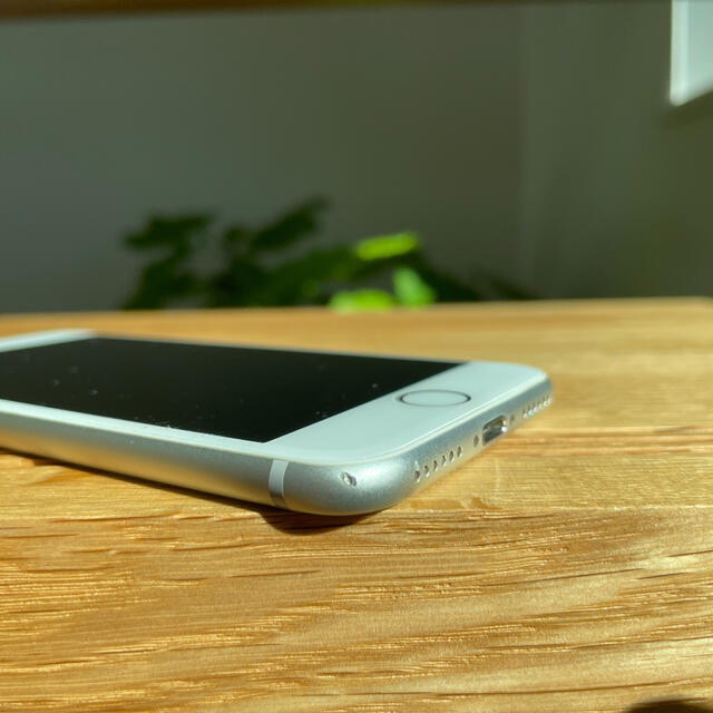 iPhone simフリー silverの通販 by リバー's shop｜アイフォーンならラクマ - iPhone8 64gb 2022低価