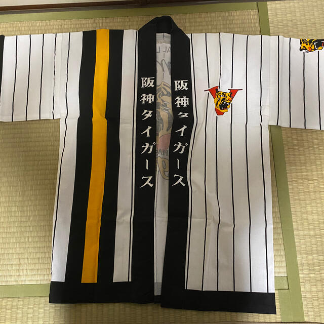 阪神タイガース(ハンシンタイガース)の阪神タイガース　はっぴ　 スポーツ/アウトドアの野球(応援グッズ)の商品写真